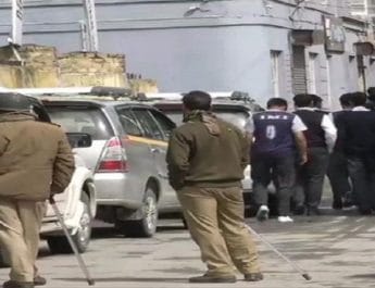 जम्मू-कश्मीर: पूर्व राज्य मंत्री इमरान रजा अंसारी के ठिकानो पर आयकर विभाग का छापा 2 Hello Uttarakhand News »