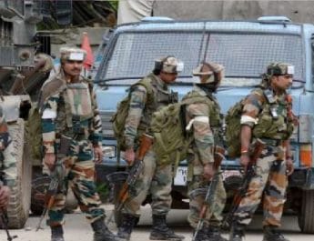 जम्मू-कश्मीर: नौगाम में आतंकियों ने सीआरपीएफ कैंप के बंकर पर ग्रेनेड से किया हमला 3 Hello Uttarakhand News »