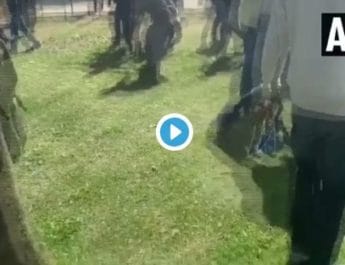 VIDEO: मतदान में जम्मू-कश्मीर में हिंसा, पोलिंग स्टेशन पर एजेंट की पिटाई 6 Hello Uttarakhand News »