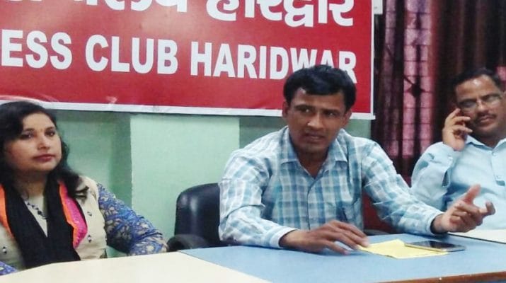 वेटर की नौकरी कर इकट्ठा किया पैसा, लड़ रहे लोकसभा चुनाव 1 Hello Uttarakhand News »