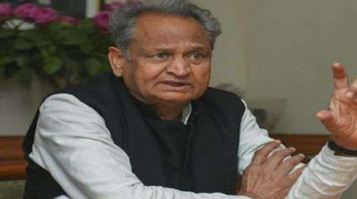 जाति की वजह से आडवाणी की जगह कोविंद बने राष्ट्रपति: गहलोत 1 Hello Uttarakhand News »