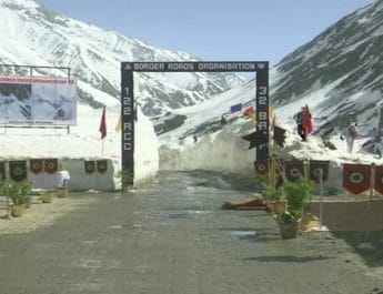 जम्मू-कश्मीर: चार महीने बाद खुला श्रीनगर-लेह राष्ट्रीय राजमार्ग 4 Hello Uttarakhand News »