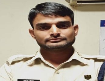 दिल्ली मेट्रो स्टेशन पर खुद को सीआरपीएफ जवान बताने वाला संदिग्ध गिरफ्तार 4 Hello Uttarakhand News »