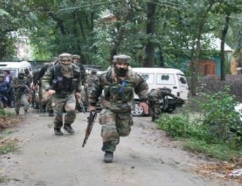 जम्मू-कश्मीर: पुलवामा में सुरक्षाबलों ने मुठभेड़ में किये दो आतंकी ढेर 2 Hello Uttarakhand News »