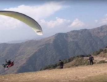 कुल्लू में पैराग्लाइडिंग के दौरान पर्यटक की मौत, पायलट जख्मी 3 Hello Uttarakhand News »