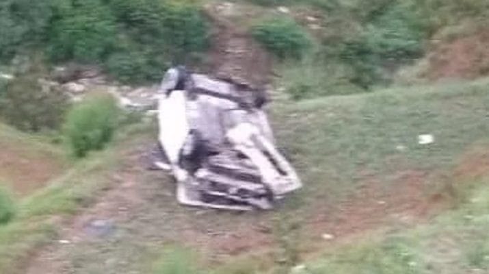 उत्तराखंड: अनियंत्रित होकर वाहन दुर्घटनाग्रस्त, पांच लोग घायल 1 Hello Uttarakhand News »