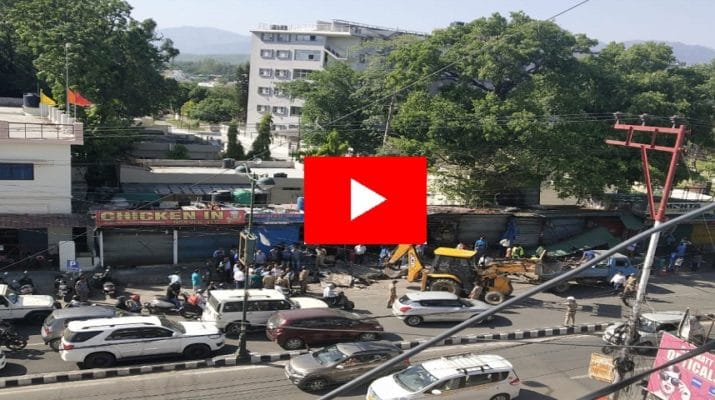 देहरादून: विरोध के बावजूद नगर निगम का अतिक्रमण हटाओ अभियान जारी, कई अतिक्रमण धवस्त 1 Hello Uttarakhand News &raquo;