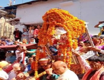 चारधाम यात्रा: केदारनाथ के लिए रवाना हुई बाबा केदार की डोली 4 Hello Uttarakhand News »