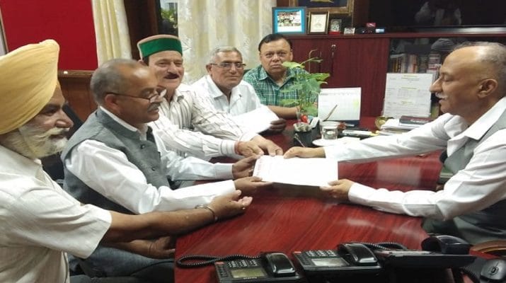 नशे के सौदागरों के खिलाफ शिकंजा कसने को पुलिस महानिदेशक से मिला मोर्चा 1 नशे के सौदागरों के खिलाफ शिकंजा कसने को पुलिस महानिदेशक से मिला मोर्चा 1 Hello Uttarakhand News »