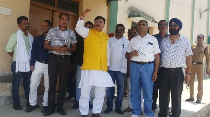 पेयजल की समस्या से जनता परेशान, विभाग मौन 1 Hello Uttarakhand News »