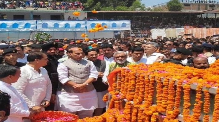 रक्षामंत्री राजनाथ सिंह समेत अन्य केंद्रीय मंत्री पहुंचे पिथौरागढ़, दिवंगत प्रकाश पंत को दी श्रद्धांजलि 1 Hello Uttarakhand News »
