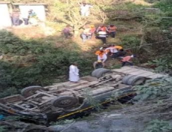 उत्तराखंड: तीन सड़क हादसों में 20 से ज्यादा लोग घायल; बस और मैक्स खाई में गिरी 3 Hello Uttarakhand News »