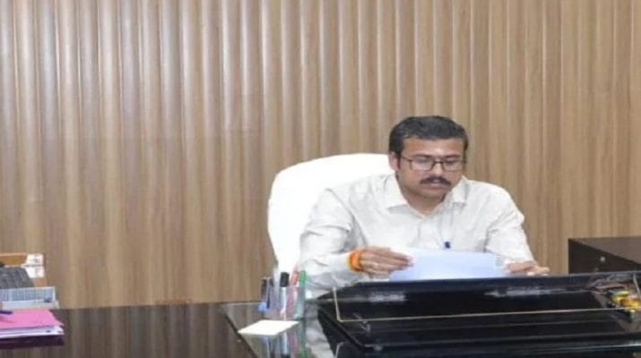 देहरादून के नए जिलाधिकारी सी. रविशंकर ने संभाला कार्यभार 1 देहरादून के नए जिलाधिकारी सी. रविशंकर ने संभाला कार्यभार 1 Hello Uttarakhand News »