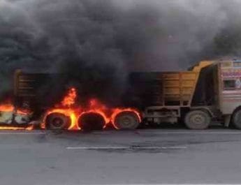 तेज रफ्तार कार खड़े ट्रक में घुसी, चालक की जिंदा जलने से दर्दनाक मौत 6 Hello Uttarakhand News »