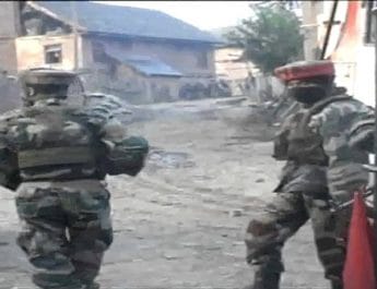 जम्मू-कश्मीर: मुठभेड़ में सुरक्षाबलों ने एक आतंकी को किया ढेर 2 Hello Uttarakhand News »