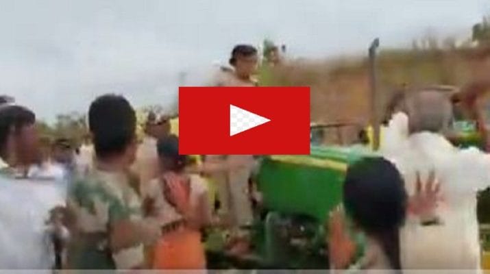 TRS कार्यकर्ताओं की गुंंडागर्दी, महिला वन कर्मी और पुलिस को लाठियोंं से पिटा, देखें वीडियो 1 TRS कार्यकर्ताओं की गुंंडागर्दी, महिला वन कर्मी और पुलिस को लाठियोंं से पिटा, देखें वीडियो 1 Hello Uttarakhand News »