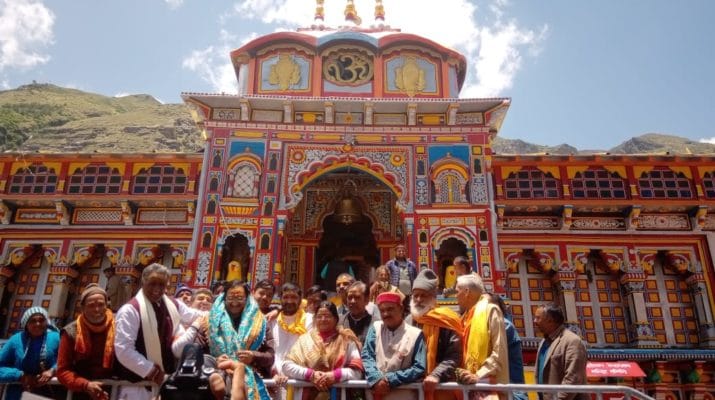 मानव संसाधन मंत्री निशंक ने किए बदरी-केदार के दर्शन 1 Hello Uttarakhand News »