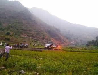 उत्तराखंड: दो हेलीकॉप्टर की खराब मौसम के चलते खेतो में इमरजेंसी लैंडिंग 2 Hello Uttarakhand News »