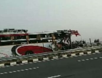 पर्यटक बस दुर्घटनाग्रस्त होने से 10 भारतीयों सहित 17 की मौत, पांच गम्भीर घायल 3 Hello Uttarakhand News »