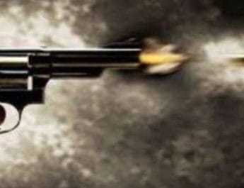 उत्तराखंड: दामाद ने की हैवानियत की हदे पार, दावत पर बुलाकर ससुर को मारी गोली, हालात नाजुक 3 Hello Uttarakhand News »