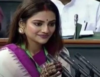 लोकसभा में माथे पर सिंदूर,हाथों में मेहंदी लगाकर शपथ लेने पहुँची नुसरत जहां 2 Hello Uttarakhand News »