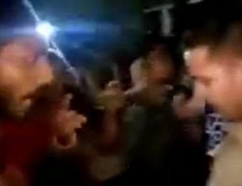 उत्तराखंड में अपराधियों के हौसले बुलंद, शराब तस्करों ने पुलिस को बेरहमी से पीटा,वीडियो वायरल 2 Hello Uttarakhand News »