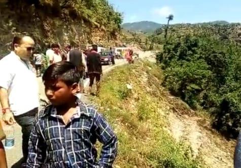 दर्दनाक: विवाह समारोह में उत्तरकाशी आए परिवार की खाई में गिरी कार, दो मासूम बच्चों सहित 4 की मौत,4 घायल 1 Hello Uttarakhand News »