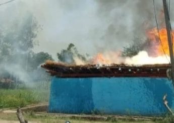 हरिद्वार में चाकू घोंपकर युवक की हत्या,पुलिस की मौजूदगी में घर में लगी आग,तनाव 3 Hello Uttarakhand News »