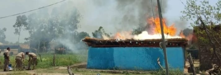 हरिद्वार में चाकू घोंपकर युवक की हत्या,पुलिस की मौजूदगी में घर में लगी आग,तनाव 1 Hello Uttarakhand News »