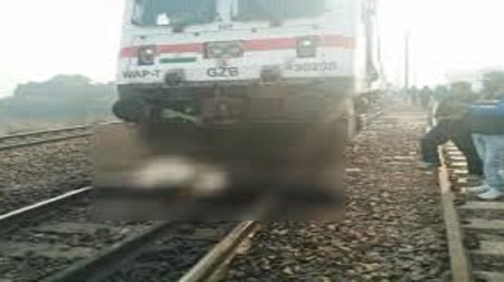 राजधानी एक्सप्रेस से कटकर चार यात्रियों की मौत 1 Hello Uttarakhand News &raquo;