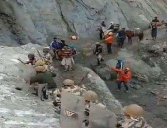 अमरनाथ यात्रा के दौरान श्रद्धालुओं के लिए ढाल बन खड़े हुए ITBP के जवान, जानिए.. 2 Hello Uttarakhand News »