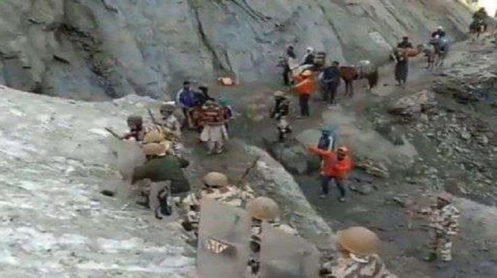 अमरनाथ यात्रा के दौरान श्रद्धालुओं के लिए ढाल बन खड़े हुए ITBP के जवान, जानिए.. 1 अमरनाथ यात्रा के दौरान श्रद्धालुओं के लिए ढाल बन खड़े हुए ITBP के जवान, जानिए.. 1 Hello Uttarakhand News »