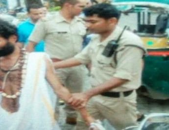 उत्तराखंड: युवकों ने संतों पर चाकू से किए ताबड़तोड़ वार, मचा हड़कंप 3 Hello Uttarakhand News »