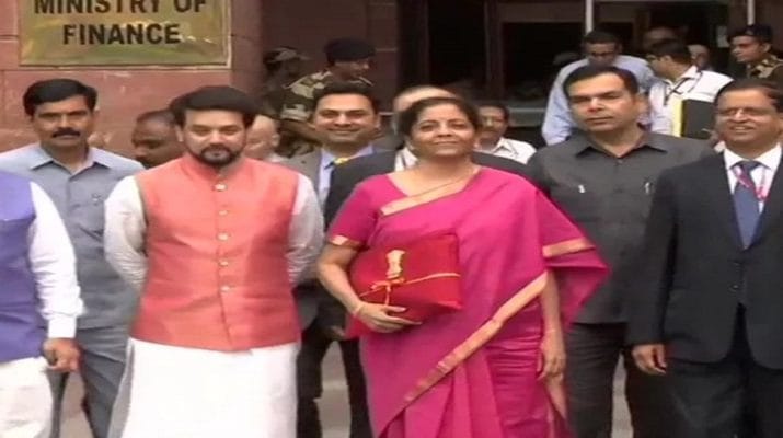 मोदी सरकार ने बदली एक और परंपरा, ब्रीफकेस नहीं लाल कपड़े में दिखा बजट 1 Hello Uttarakhand News »
