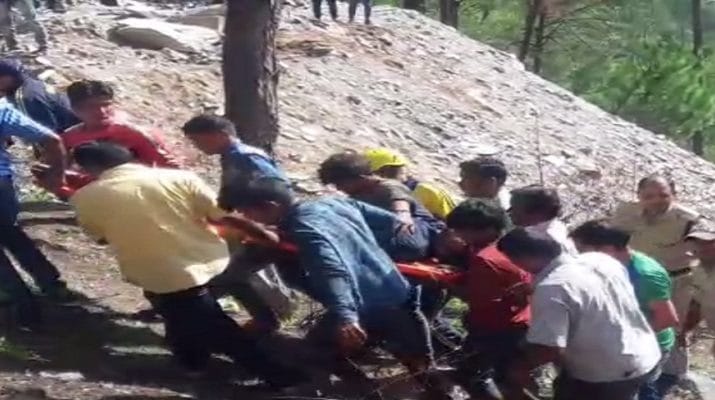 उत्तराखंड: चमोली में खाई में गिरा वाहन, एक की मौत, सात घायल 1 Hello Uttarakhand News »