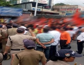 उत्तराखंड: दो समुदायों में मारपीट, तनाव के बाद बाजार बंद, पुलिस फोर्स तैनात 1 Hello Uttarakhand News »