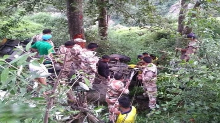 उत्तराखंड: खाई में गिरा वाहन, चालक समेत तीन की मौत 1 Hello Uttarakhand News »