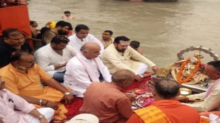 हरिद्वार पहुंचे प्रवीण तोगड़िया, हिंदू सम्मेलन में करेंगे शिरकत 1 Hello Uttarakhand News »