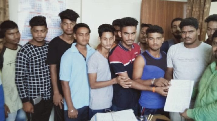 सेना भर्ती को लेकर पहाड़ के युवाओं ने पीएम मोदी को भेजा ज्ञापन, की ये मांग.. 1 Hello Uttarakhand News »