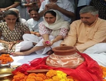 दिवंगत नेत्री शीला दीक्षित की अस्थियां हरिद्वार में की गई विसर्जित 2 Hello Uttarakhand News »