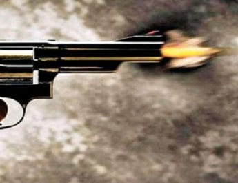 उत्तराखंड में सरेआम तीन सगे भाइयों पर युवकों ने की फायरिंग, एक की मौत, दो की हालात गंभीर 2 Hello Uttarakhand News »