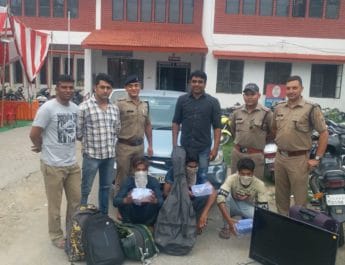 देहरादून: बंद घरों की चोरी करने वाले गिरोह के तीन शातिर चोर गिरफ्तार,लाखों का सामान व कार बरामद 8 Hello Uttarakhand News »