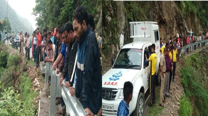 दुखद घटना : सड़क हादसे ने ली पांच लोगों की जान,गहरी खाई में गिरी कार 1 Hello Uttarakhand News »