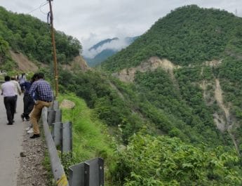 ऋषिकेश-बद्रीनाथ हाईवे पर तीन किलोमीटर लम्बा जाम, जनता की फ़ज़ीहत 2 Hello Uttarakhand News »