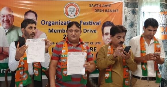 J/K: श्रीनगर में युवकों सहित 500 लोगों ने ग्रहण की BJP की सदस्यता 1 Hello Uttarakhand News »