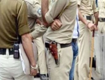 उत्तराखंड में एक बार फिर रिश्ते शर्मसार, मामा ने 12 साल की मासूम से दुष्कर्म कर बनाई वीडियो 3 Hello Uttarakhand News »