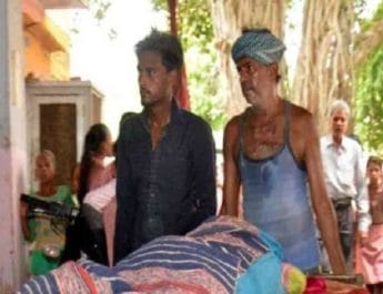 गर्भवती पत्नी को ठेली पर लेकर वार्ड तक पहुंचा पति,न एंबुलेंस मिली न स्ट्रेचर 5 Hello Uttarakhand News »