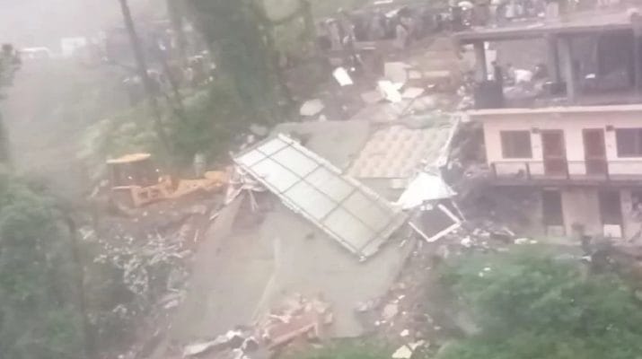 बारिश का कहर जारी, बहुमंजिला इमारत धंसी, 35 लोगों के दबे होने की आशंका, रेस्क्यू जारी 1 बारिश का कहर जारी, बहुमंजिला इमारत धंसी, 35 लोगों के दबे होने की आशंका, रेस्क्यू जारी 1 Hello Uttarakhand News »