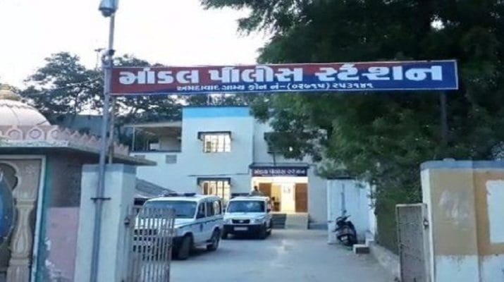 पुलिस के सामने ही ससुराल वालों ने काटी युवक की गर्दन 1 Hello Uttarakhand News »