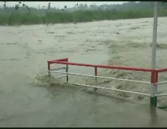 उत्तराखंड में खतरे के निशान पर पहुंची नदियां,नौ जिलों में भारी बारिश का अलर्ट 2 Hello Uttarakhand News »